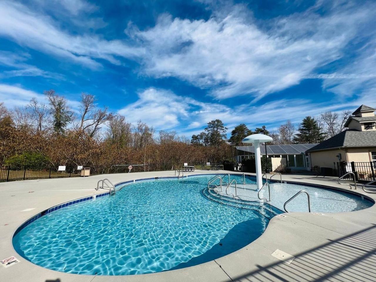 Luxurious Renovated, Pool, Basketball, Playground Pigeon Forge Exterior photo